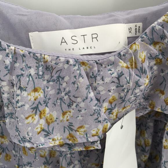ASTR Women's Ruffle Neck Blouse Top Blue Ditsy Lavender Ruched Cuffs X-Small NWT - Picture 4 of 6